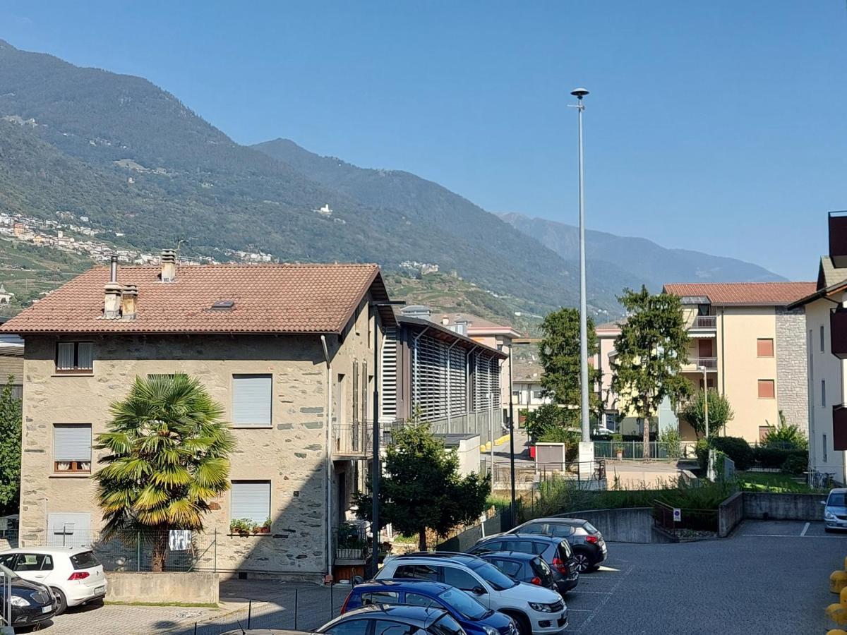 Bilocale Luminoso, Ottima Posizione Apartment Sondrio Bagian luar foto