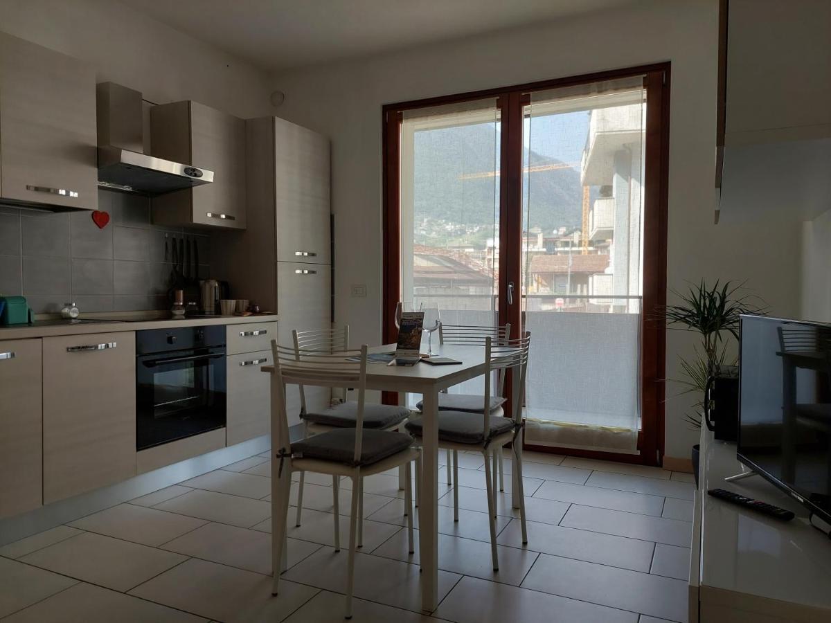 Bilocale Luminoso, Ottima Posizione Apartment Sondrio Bagian luar foto