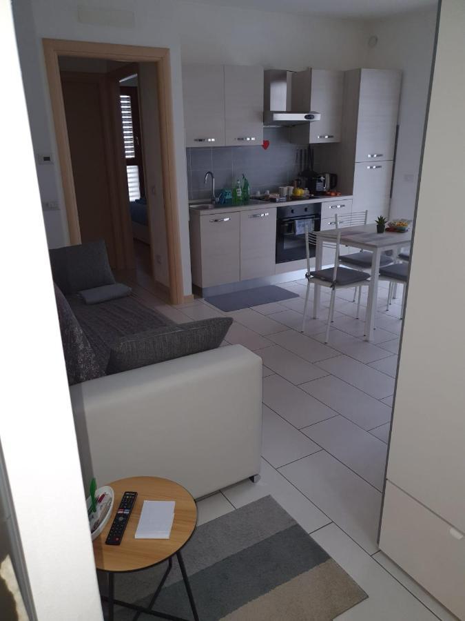 Bilocale Luminoso, Ottima Posizione Apartment Sondrio Bagian luar foto